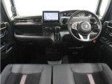 ◆視界広々で非常に運転しやすくロングドライブでも疲れを感じさせないすっきりとまとまったインパネ周りです。