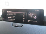 こちらのお車には先進安全装備が多数搭載されています。衝突被害を回避あるいは軽減するためのブレーキや、後方死角からの接近警報、車線逸脱を防止する警報装置など、詳しくはスタッフまでお尋ねください。