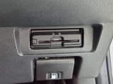 【ETC2.0 日産オリジナルナビゲーション連動モデル装備】 運転支援情報サービス・渋滞回避支援・落下物や天候による路面状況のご案内/災害発生時の通行可能ルート案内等、カーナビ画面でお知らせします。