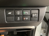 ハンドルの右側にヘッドライトレベライザーとHondaセンシング用のメインスイッチとパワーテールゲートスイッチなどがついています。