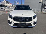 一目でそれと判る、AMGモデル専用パナメリカーナグリルを備えたの精悍なフロントフェイス。