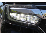 LEDヘッドライトで夜間の視認性も高く、更にオートライト搭載で、車外の明るさを感知し自動でライトを点消灯します。またエンジンOFFにすれば一緒に消灯し、消し忘れやトンネル走行時などに非常に重宝します!
