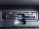 ■【ETC車載器】が装備されています。セットアップをしてお渡しとなり、ETCカードを差し込むだけで高速道路の利用が可能です。