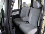 長時間の運転も疲れにくいフロントシート!体をしっかり支えてくれて運転がしやすい形状です!