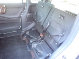 ◆チップアップ&ダイブダウン機構付【ULTR SEAT】は後席座面を左右分割で跳ね上げることができます。トランクで積載できない背の高い荷物をラクラク収納できます。ホンダ車ならではの人気装備です。