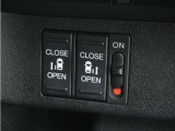 ◆両側電動スライドドア◆狭い駐車場でも乗り降りが楽々♪お子様が隣の車にドアを当ててしまう心配もございません!小さなお子様連れの方もこれで安心。
