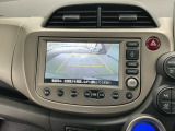 【バックカメラ】運転が苦手な方も車庫入れラクラクです!ギアをリバースに入れれば自動的に切り換わりますので、面倒な操作は不要です♪狭い駐車場もお車を傷つけず安心ですね!