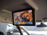 後席モニターも装備されてます。後席でもテレビやDVDを楽しんでいただけます。
