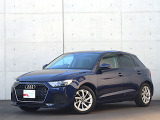 ●一目でAudiとわかる特徴的なシングルフレームグリル・LEDランプ。精悍なフロントマスクからAudiのスマートで上品なブランドを連想させてくれます。女性にも大変ご好評頂いております。