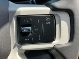 【アダプティブクルーズコントロール】先行車との車間距離を自動で維持し、設定した速度内で加速・減速を自動で行えます。