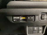 ハンドルの右下にETC2.0がついています。高速道路の料金所の通過も楽々です!。 カードの取り出しもしやすい場所についています。