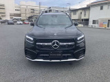 フロントグリル中央に大きく輝くスリーポインテッドスター。メルセデスベンツならではのステータスを強く感じる事ができます。