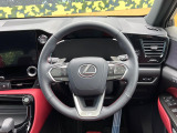【純正革巻きステアリング】上質な革を使用することで、手にしっかり馴染みとても運転しやすいハンドルです♪