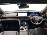 シンプルながら機能性あふれる運転席廻りです。視界性もよく、運転しやすいですよ。