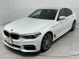 展示台数約40台、広い展示場、広いショールームルームで楽しいお車選びを。 お気軽にご連絡ください。