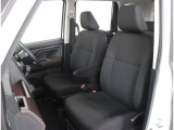 長時間の運転も疲れにくいフロントシート!体をしっかり支えてくれて運転がしやすい形状です!