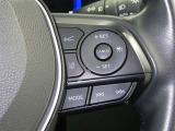 【レーダークルーズコントロール】(全車速追従機能付)付きです。車速に応じて追従支援してくれるので、ロングドライブも快適です。詳細は販売店スタッフまでおたずねください。