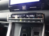 運転席と助手席で別々の温度設定が出来る「デュアルオートエアコン」搭載♪