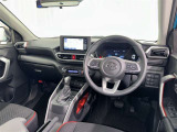 運転席まわりです。 各操作スイッチは使いやすい位置に配置されてます。