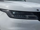 【LEDヘッドライト】走行状況に応じて自動調整。対向車等を検知し、その部分だけを遮光して幻惑を防ぎます。高速道路などヘッドライトの照射を前方に移動させ視認性を高めます。