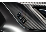 運転席のシートポジションメモリー機能は、登録済みの運転者と交代しても、シートポジションの変更の手間がかかりません。