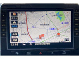 セレナ専用10インチワイドの大型モニター、使いやすいスイッチ/パネルです。ブルーレイ再生機能を備え、スマホを接続して利用できる「Appie CarPly」、「Android Auto」対応!