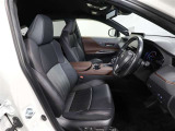 ゆったり室内で運転もしやすいです♪使い勝手の良い配置も考えられています!!