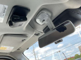 【日産オリジナルドライブレコーダー(フロント+室内)】車室内カメラで車内および車側面を撮影。走行中の幅寄せ対策や後方撮影にも対応しております。