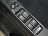 電動格納式ドアミラー・パワーウインドウを装備しています。