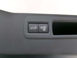 パワーバックドア機能付きです。高さや重さでバックドアの開閉って意外と大変ですが、電動で楽々です!