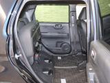 HONDA独自の機構!リアシートはチップアップ(跳ね上げ)することにより背の高い荷物も楽々積み込みすることが可能!!より空間を有効にするためにも大変便利なシートアレンジになります!!