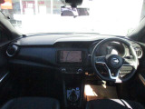 開放的で周囲が広く見渡せる運転席は車両の感覚がつかみやすくて安心安全です♪雨の日も視界良好、油膜や汚れの付着を防止するウィンドウ撥水の施工も承ります♪フロントガラスだけでなく、全ガラスに施工可能です☆
