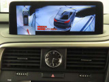 純正ナビ付です。もちろん車両後方を表示するバックガイドモニターが付いていて車庫入れ安心!