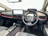 運転席まわりです。 各操作スイッチは使いやすい位置に配置されてます。