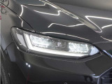 【LEDヘッドライト+デイタイムランニングランプ】主流のLEDヘッドライトに、日中でも他者からの視認性を良くするデイタイムランニングランプ装備!スタイリッシュでかっこよく仕上がっています。