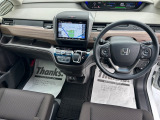 【HondaSENSING】衝突を予測してブレーキをかけたり、前のクルマとちょうどいい距離でついていったりできる多彩な安心・快適機能を搭載した先進の安全運転支援システムです。