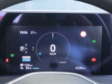一目で見やすいスピードメーターです。シンプルですが、正確に情報が確認出来ますよ。