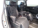 ゆとりある広々とした車内空間は、ドライブを始め買い物やレジャーなど、幅広く活躍します。一人でもみんなとでもお出かけを楽しみましょう!