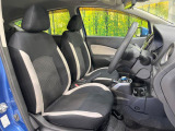 運転席シート廻りは使用感も少なく、良好な状態となっています。前オーナー様が丁寧に使っていたことがよくわかりますね。