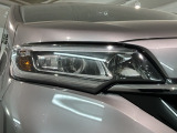 LEDヘッドライトは、点灯の瞬間から最大光量を発揮し、突然暗くなるトンネルなどでの安定感を高めます。