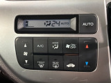 オートエアコンがついていますので、簡単操作で快適に過ごせます。希望の温度に自動調整してくれるのが便利です。