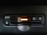 デザインスッキリのビルトイン『ETC』!高速道路の特典はもちろん、キャッシュレスなので料金所では徐行するだけで通過可能です!