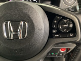 ハンドルにHondaセンシング系のクルーズコントロールやレーンキープアシストなどのスイッチが装備されています。ハンドルから手を離さず安全に操作できます。