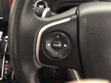 ステアリングリモコンは、運転中でも簡単に音量調整やチャンネル変更もできます!わき見運転防止にもつながるので安心です♪