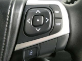 ステアリングには、メーター内インフォーメーションディスプレイの操作が、運転中でも目線をそらさずできます。