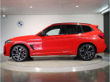 【XDrive】強大なパワーをXdriveシステムが瞬時に理想的な可変配分を行い、かつてない安心・快適・スポーティな走りを約束します。走行状況に応じてトルク配分を最適化してくれる優れものです!
