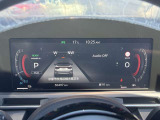 メーター中央に、様々な車両情報を表示してくれる、ディスプレイがついています。