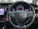 Hondaセンシング搭載ミリ波レーダーと単眼カメラで、クルマの前方の状況を認識。ブレーキやステアリングの制御技術と協調し、安心・快適な運転や事故回避を支援する先のシステムです