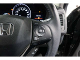 Hondaセンシングの機能のひとつ、アダプティブクルーズコントロール付!アクセルから足を離しても設定したスピードと前車との車間を保ち走行してくれます!車線維持もアシスト☆高速道路で疲労軽減ですね☆