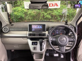 フロントガラスが大きく、ワイドな視界で運転もしやすくなるように設定されています。